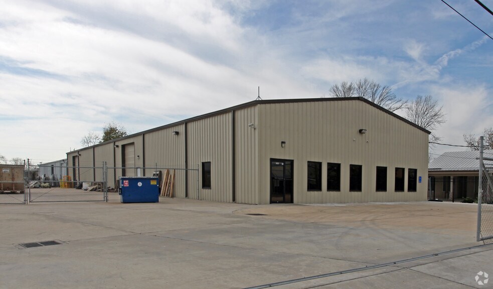 More Photos Of 5925 Gardendale Dr, Houston Warehouse For Lease