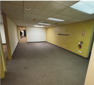 More Photos Of 21540 W 11 Mile Rd, Southfield Medical For Lease