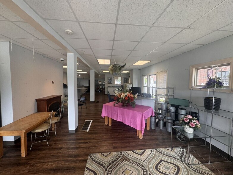 More Photos Of 4450 Dixie Hwy, Louisville Freestanding For Sale