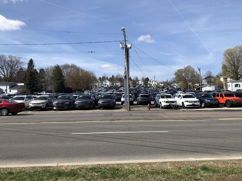 More Photos Of 420 W 1st St, Oswego Auto Dealership For Sale