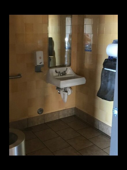 More Photos Of 4855-4865 S Pecos Rd, Las Vegas Unknown For Lease