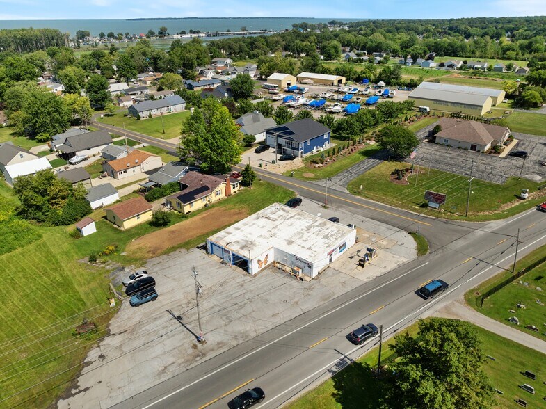 More Photos Of 7697 E Harbor Rd, Lakeside Marblehead Convenience Store For Sale