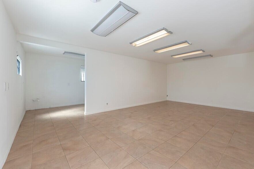 More Photos Of 31 Fulton Ave, Pasadena Light Manufacturing For Sale