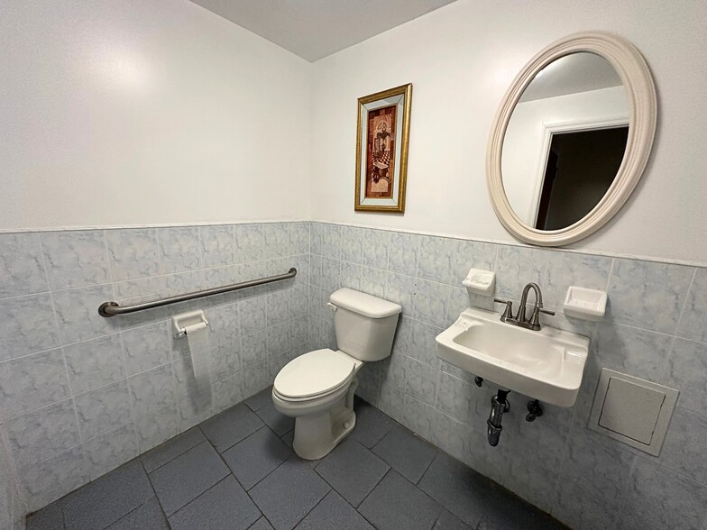 More Photos Of 76 Battery Ave, Brooklyn Apartments For Lease