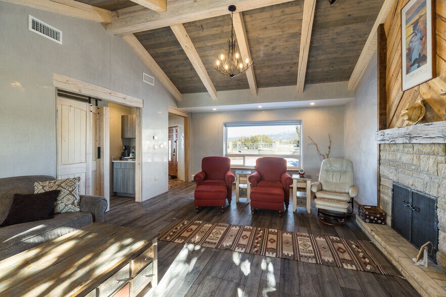More Photos Of 102 Rabbit Rd, Santa Fe Specialty For Sale