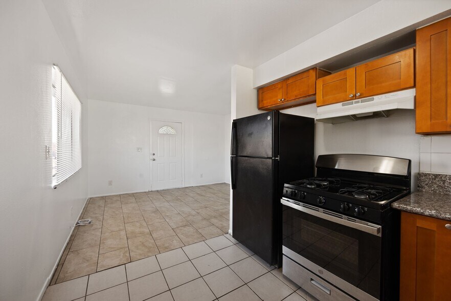 More Photos Of 8925 Broadway, Los Angeles Apartments For Sale