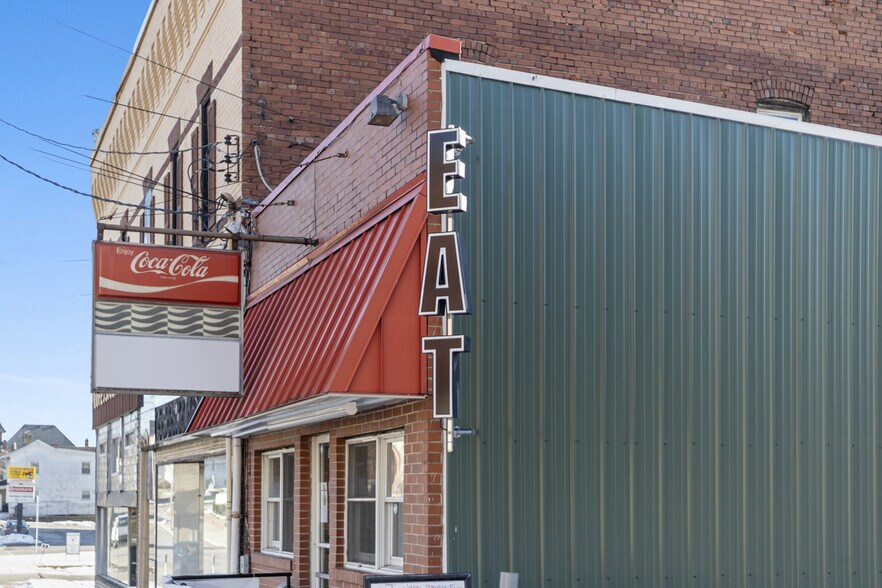 More Photos Of 114 E Lincoln Ave, Mc Donald Storefront For Lease