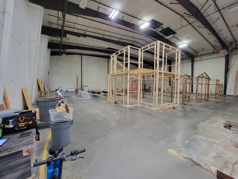 More Photos Of 808 W Cherokee St, Sioux Falls Industrial For Sale