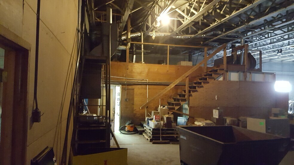More Photos Of 1043 Ivory St, Seymour Township Auto Repair For Sale