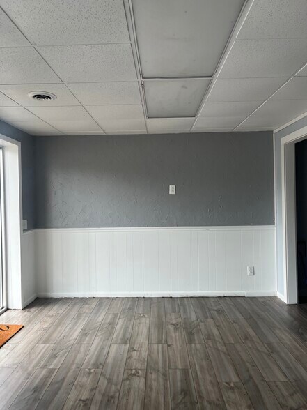 More Photos Of 149 Linden Rd, Centerville Office Residential For Sale