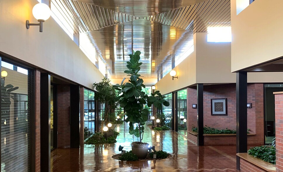 More Photos Of 11235 Davenport St, Omaha Office For Lease