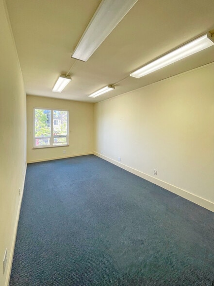 More Photos Of 1658 University Ave, Berkeley Storefront Retail Office For Lease