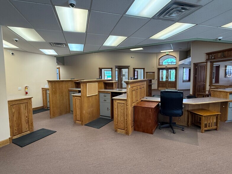 More Photos Of 500 U.S. 50 Business Loop, Olathe General Retail For Sale