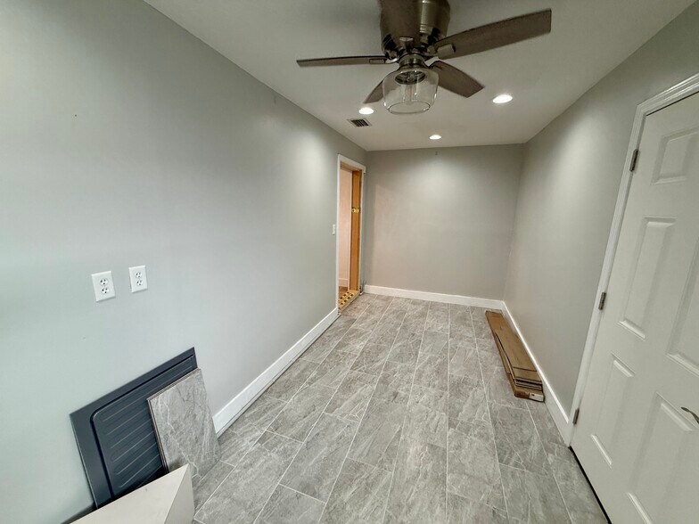 More Photos Of 1853 S 8th St, Amelia Island Freestanding For Lease