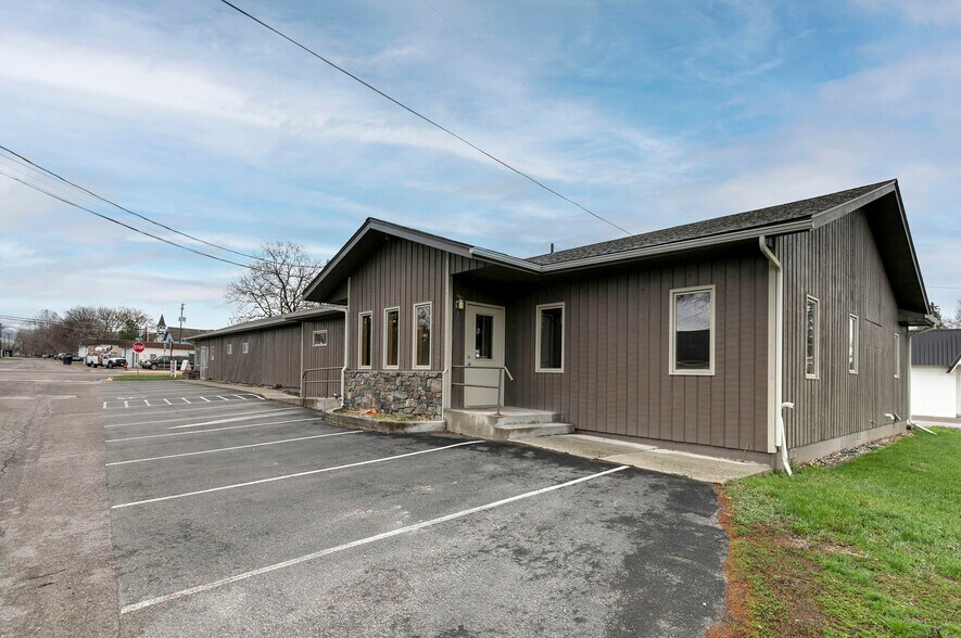 More Photos Of 401 W Main St, Stevensville Medical For Sale