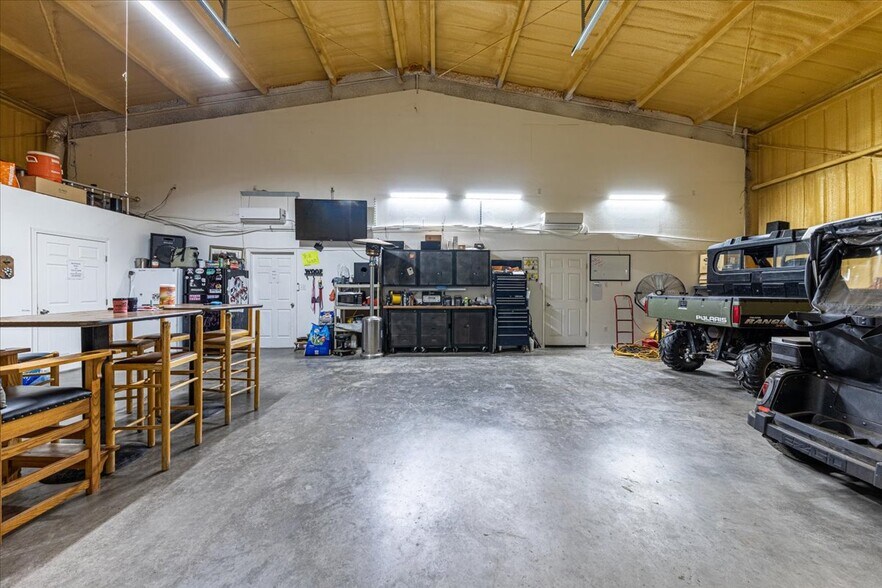 More Photos Of 1817 S Morgan St, Granbury Auto Dealership For Sale
