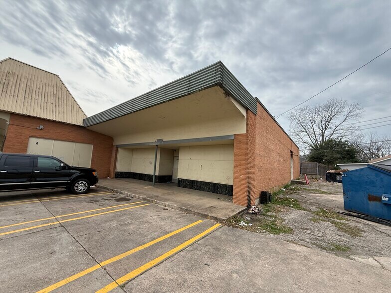 More Photos Of 1406 34th st, Waco General Retail For Lease