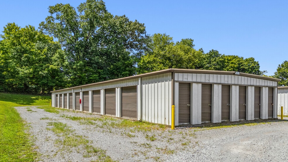 More Photos Of 2359 Old Russellville Pike, Clarksville Self Storage For Sale