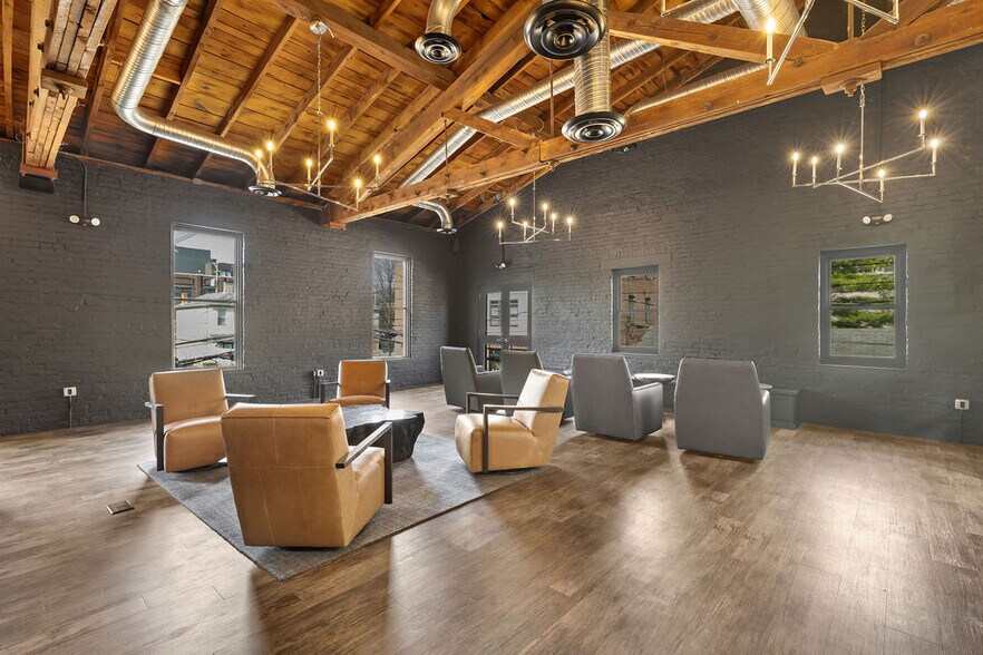 More Photos Of 17 E Brickel St, Columbus General Retail For Sale