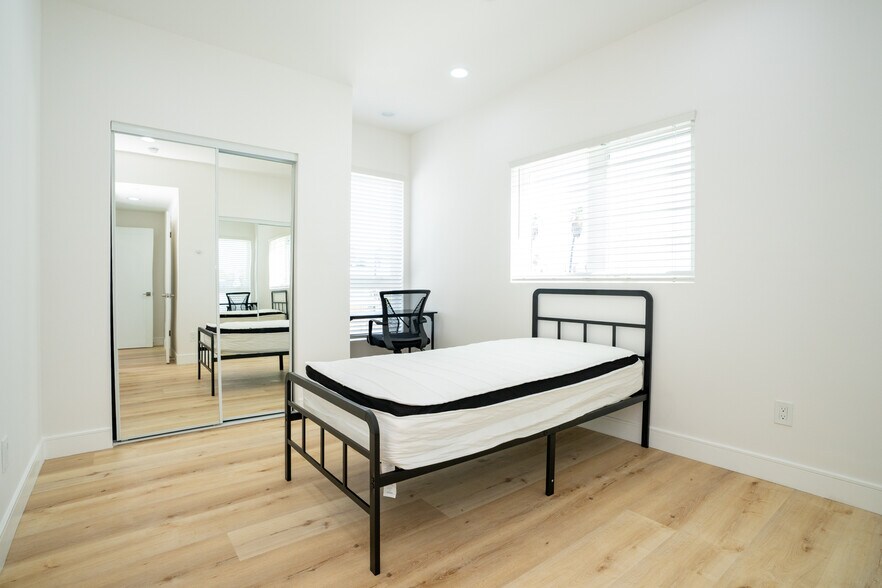 More Photos Of 1286 W 35th Pl, Los Angeles Apartments For Sale