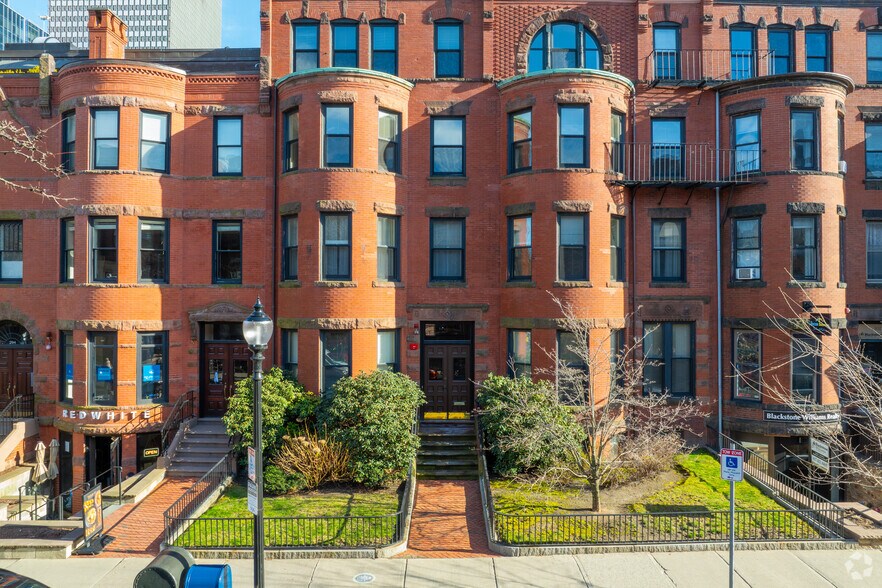 More Photos Of 298-300 Newbury St, Boston Schools For Sale