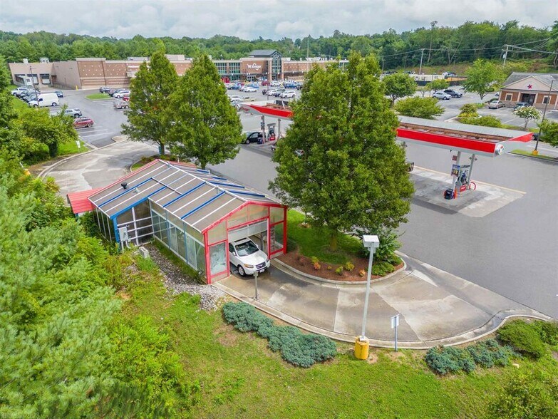 More Photos Of 567 Franklin, Christiansburg Freestanding For Sale