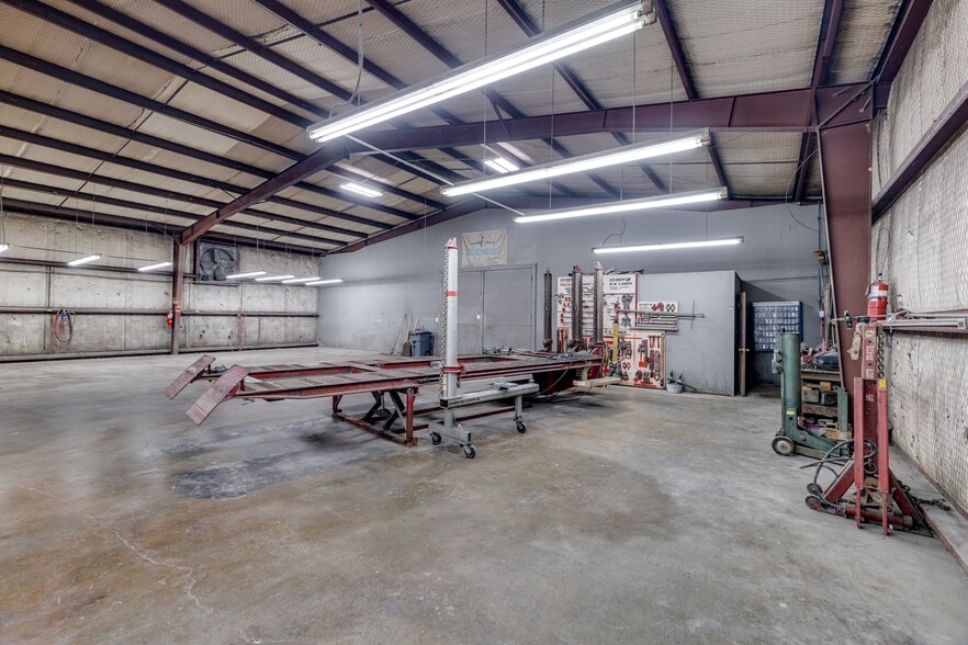 More Photos Of 805 Elm St, Bastrop Distribution For Sale