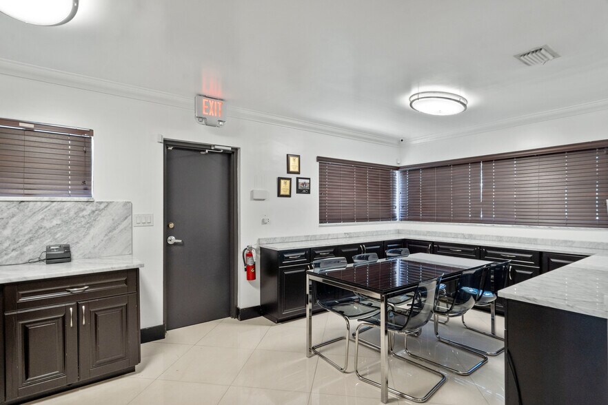 More Photos Of 16170 NE 11th Ct, Miami Office For Sale