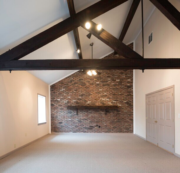 More Photos Of 51 US 206, Augusta Light Manufacturing For Lease