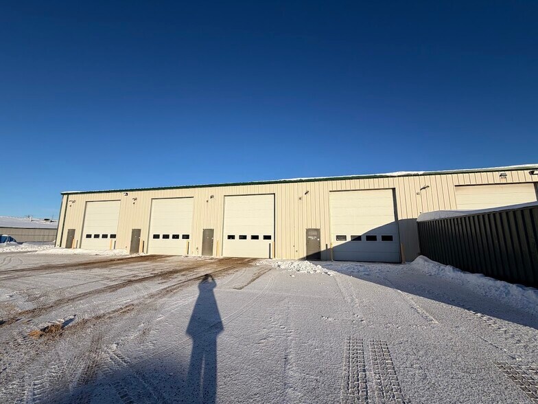 More Photos Of 11113 83 Av, Fort Saskatchewan Warehouse For Sale