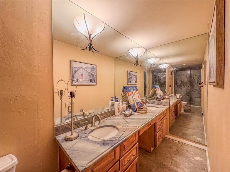 More Photos Of 17671-17681 San Carlos Blvd, Fort Myers Marina For Sale