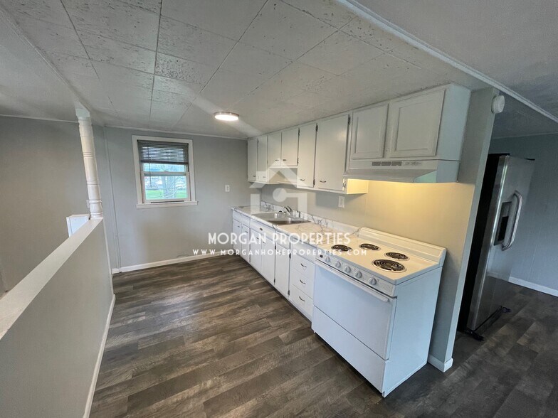 More Photos Of 1900 Broadway St, Anderson Storefront Retail Office For Sale