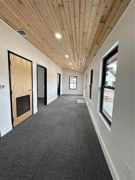 More Photos Of 27320 Ranch Road 12, Dripping Springs Office For Sale