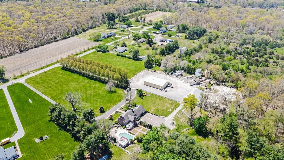 More Photos Of 1445 Catawba Ave, Newfield Service For Sale