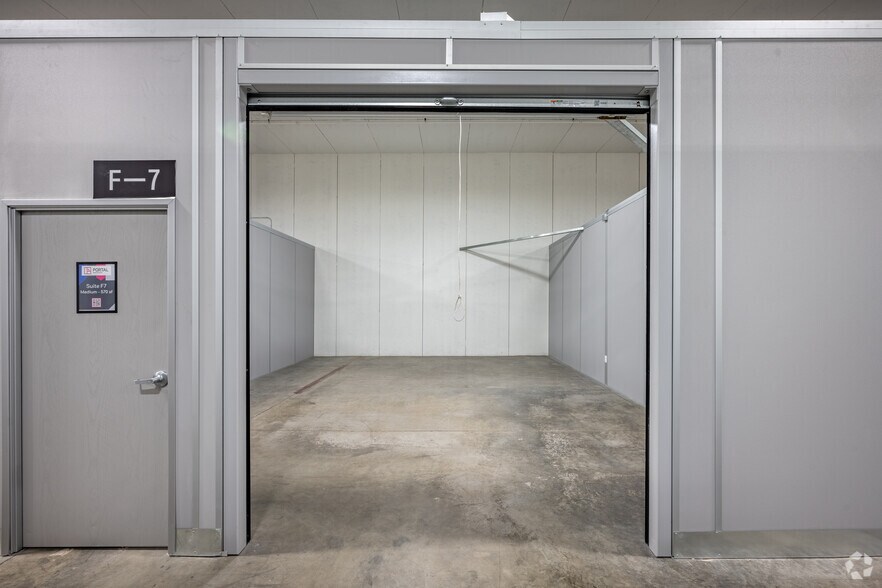 More Photos Of 4440 W Round Lake Rd, Arden Hills Warehouse For Lease