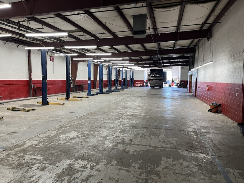 More Photos Of 3190 Auto Center Cir, Stockton Auto Dealership For Lease