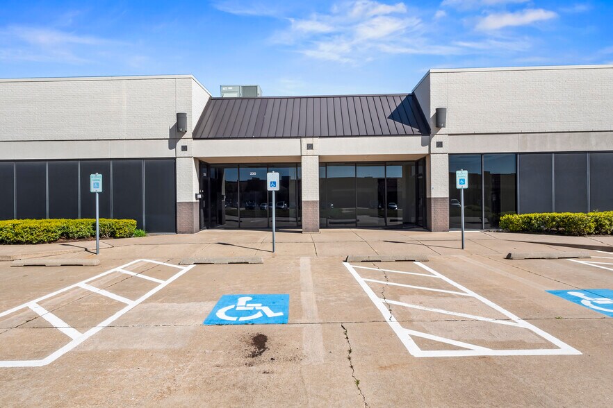 More Photos Of 200 S Quadrum Dr, Oklahoma City Light Manufacturing For Lease