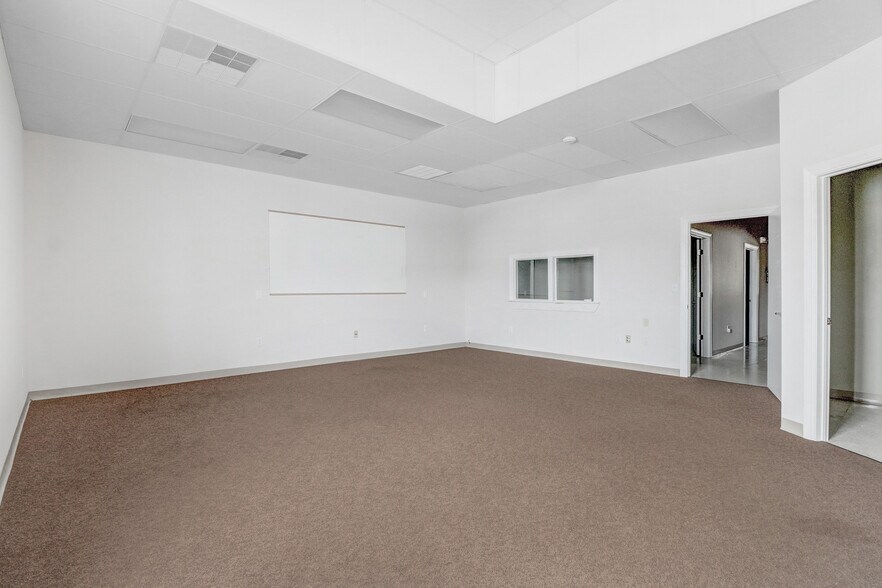 More Photos Of 1990 Woodridge Park Rd, Greenville Research And Development For Lease