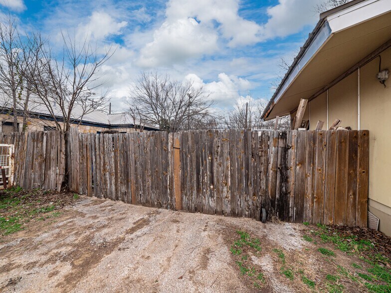 More Photos Of 201 S Highway 183, Leander Flex For Sale