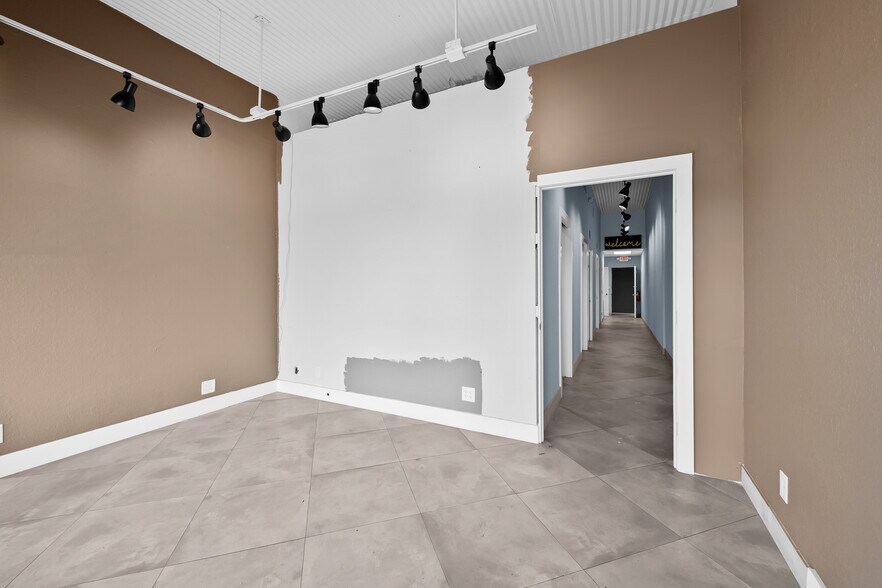 More Photos Of 2701-2709 E Oakland Park Blvd, Fort Lauderdale Storefront Retail Office For Lease