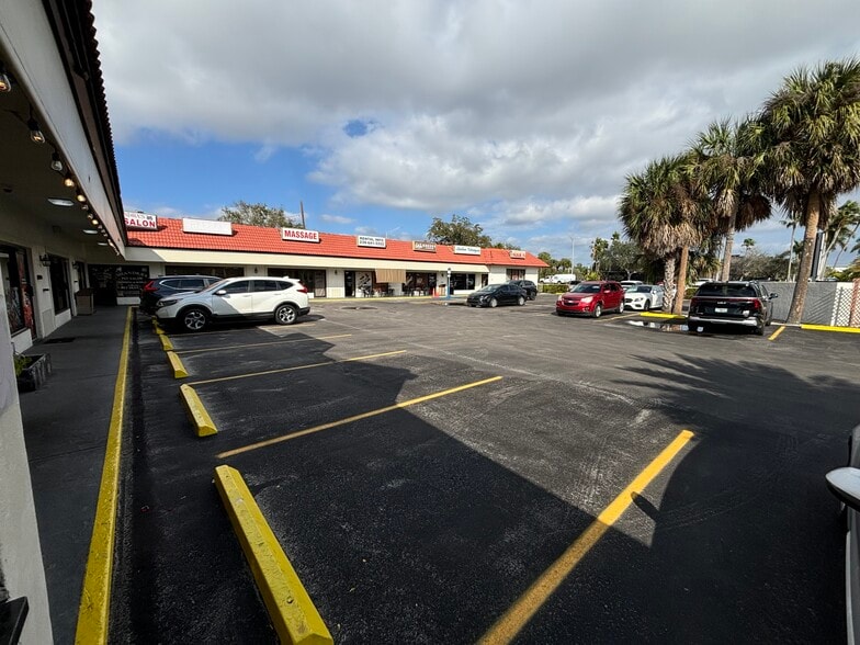 More Photos Of 10823 Tamiami Trl N, Naples Unknown For Lease