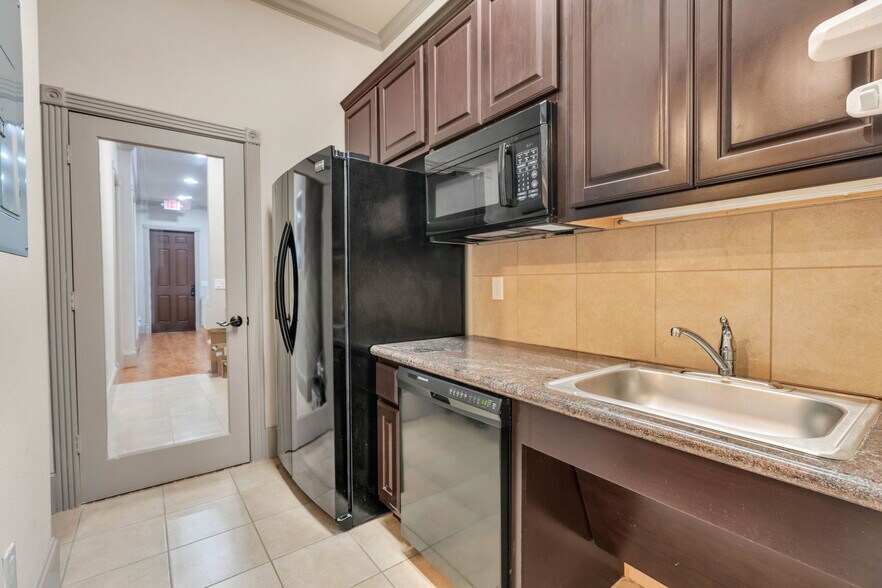 More Photos Of 282 Ed English Dr, Shenandoah Medical For Lease