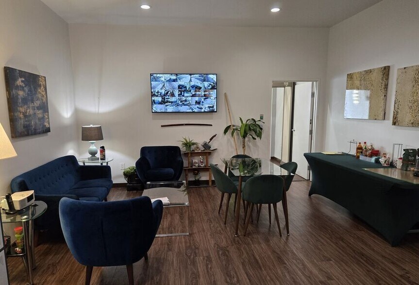 More Photos Of 14000 Ventura Blvd, Sherman Oaks Freestanding For Sale
