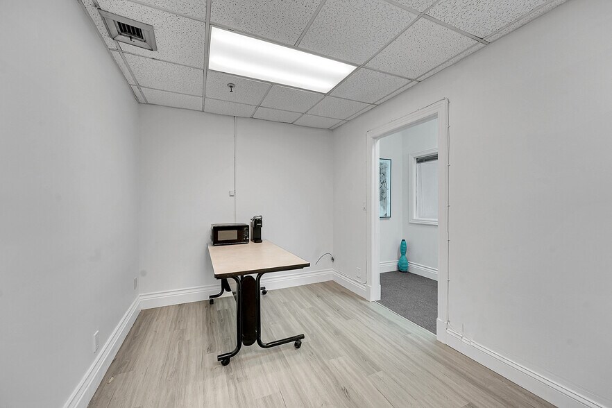 More Photos Of 2328 10th Ave N, Lake Worth Office For Lease