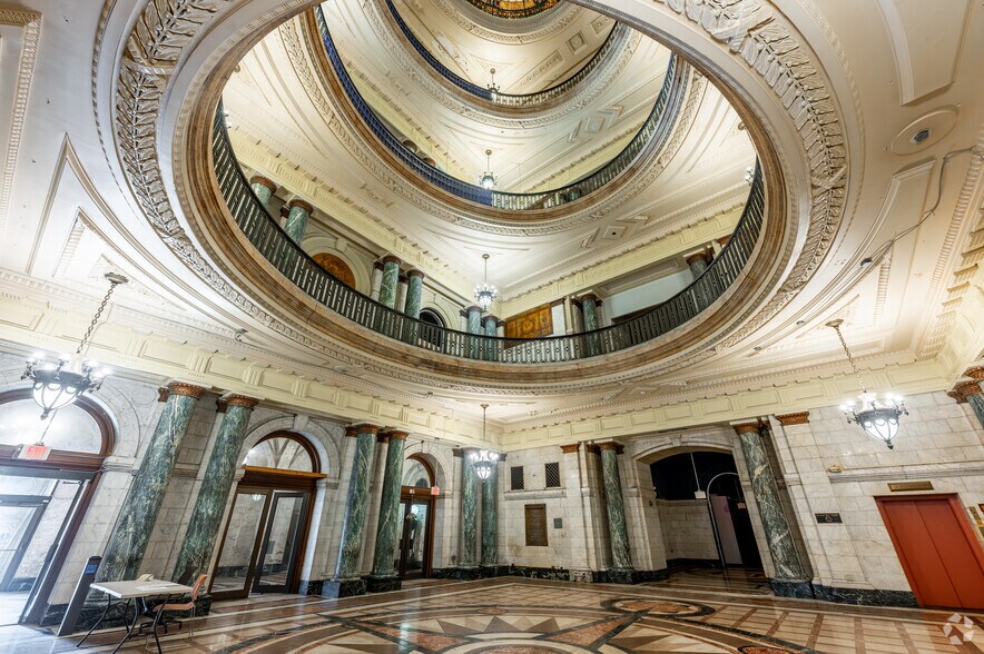 More Photos Of 222 N Alabama St, Indianapolis Office For Sale