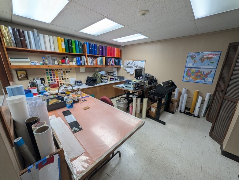 More Photos Of 1724 Hart St, Honolulu Warehouse For Lease