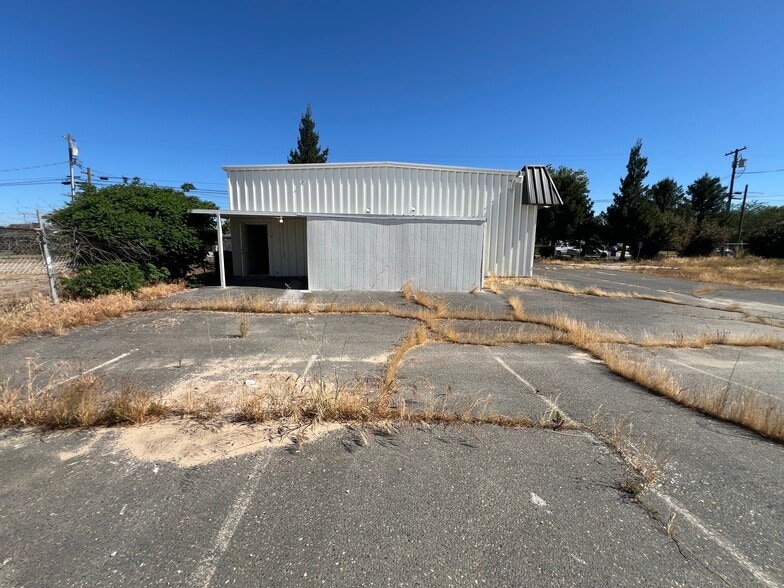 More Photos Of 444 Broadway Ave, Atwater Freestanding For Sale