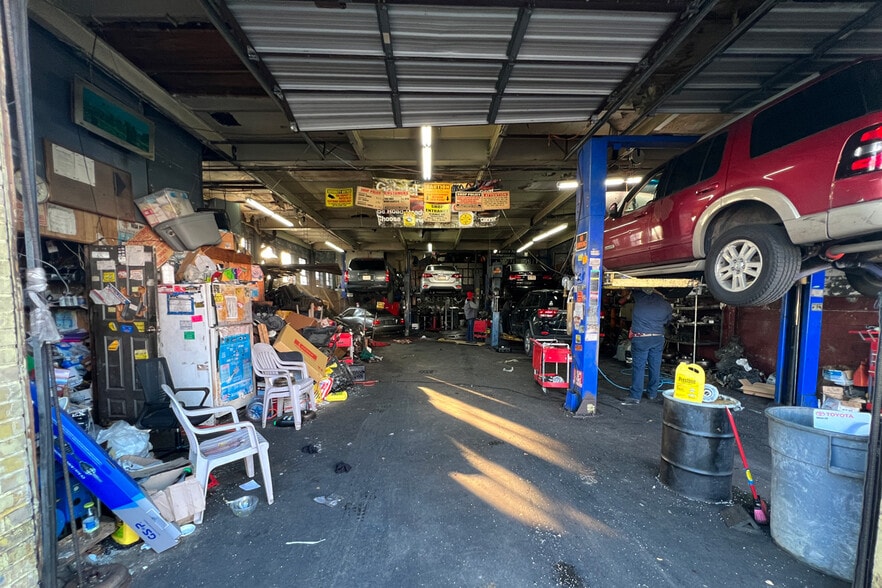 More Photos Of 476 Utica Ave, Brooklyn Auto Repair For Sale
