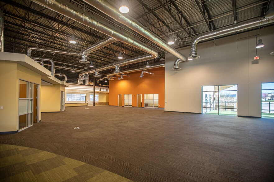 More Photos Of 654 Richland Hills Dr, San Antonio Light Distribution For Lease