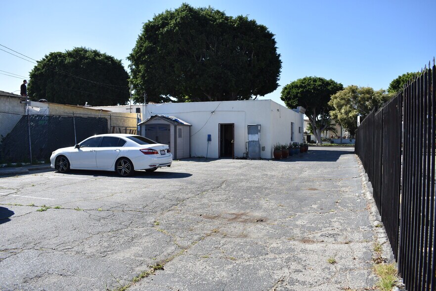 More Photos Of 14812 Paramount Blvd, Paramount Fast Food For Sale